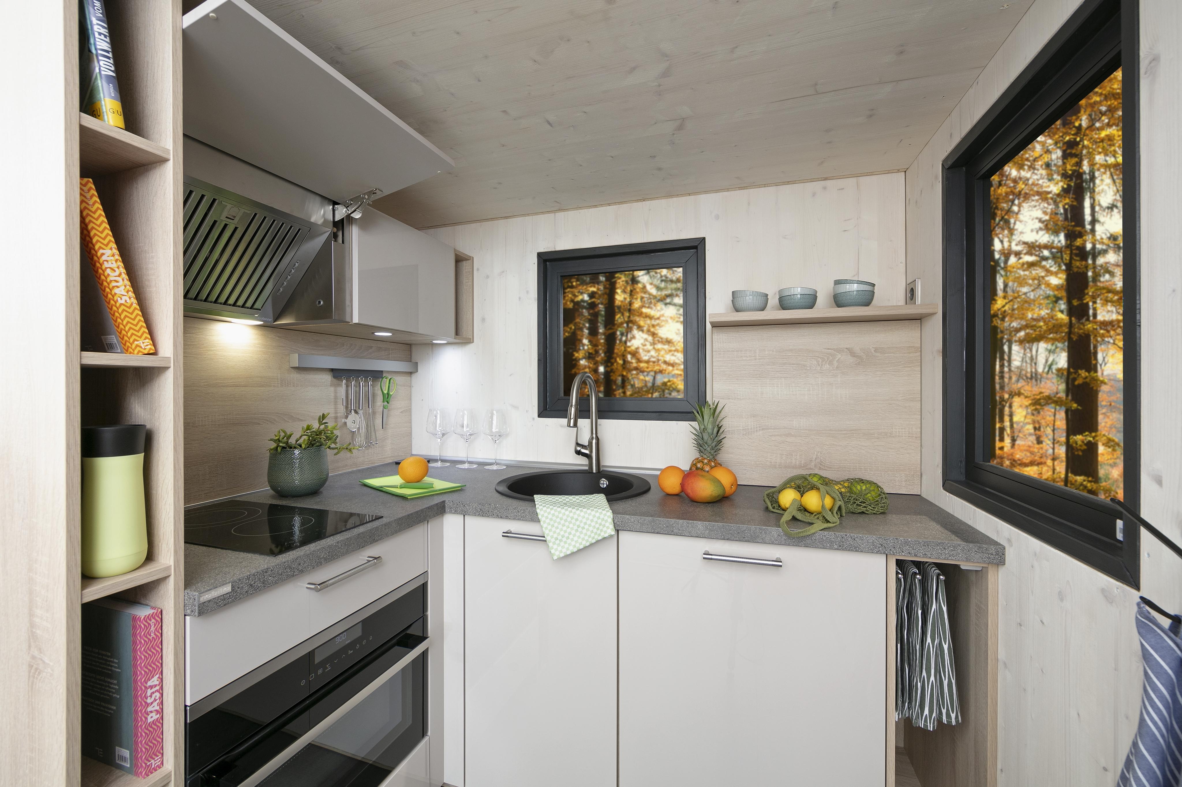 Weiße_moderne_Küche