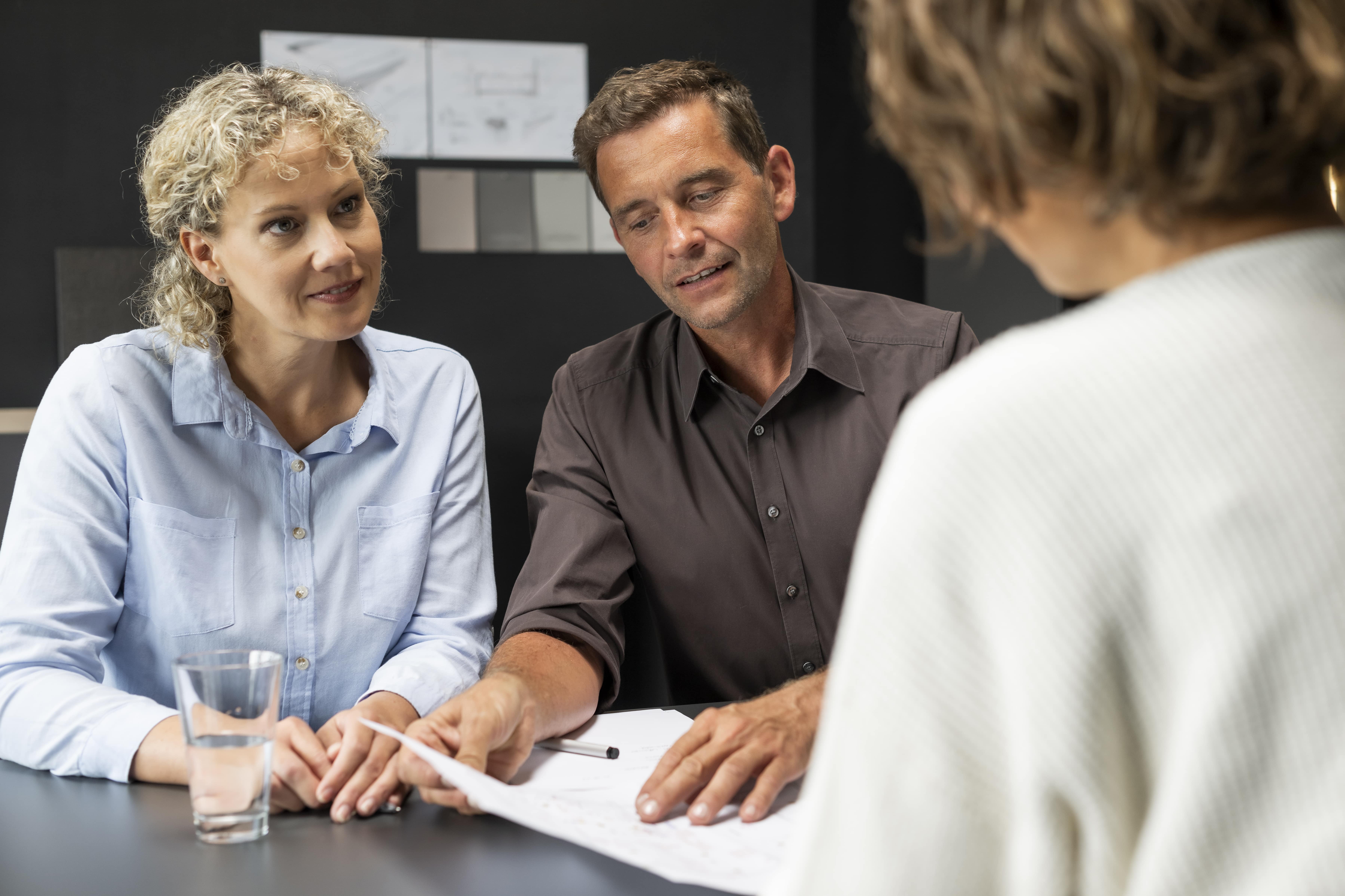 Werbemotiv_Beratung_Mann_und_Frau_Küchenplanung
