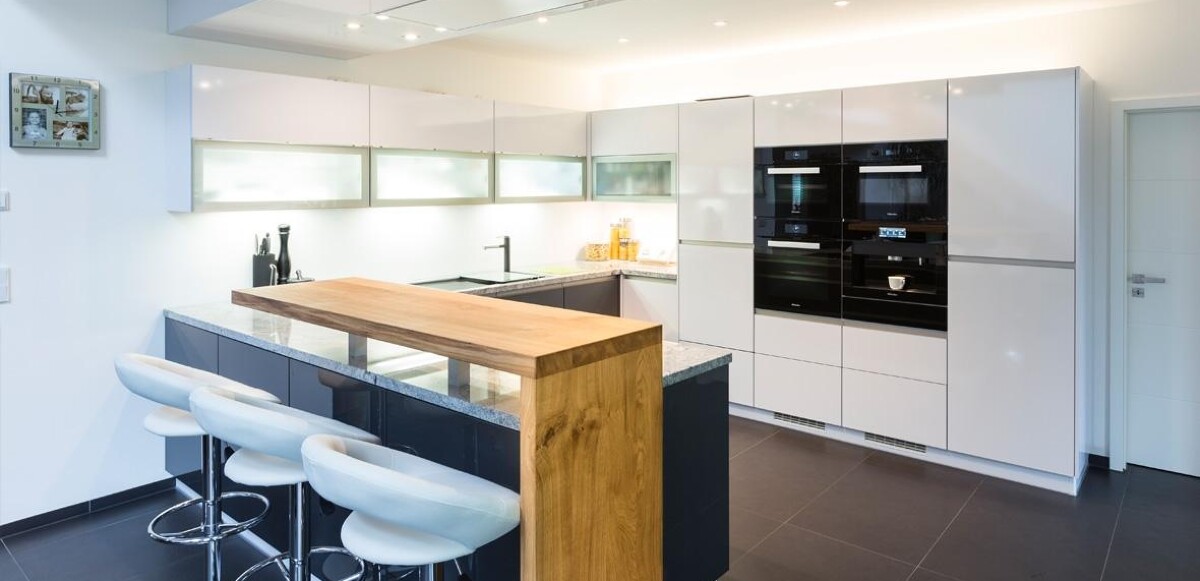 Ausstellungsküche_mit_Sitzgelegenheit