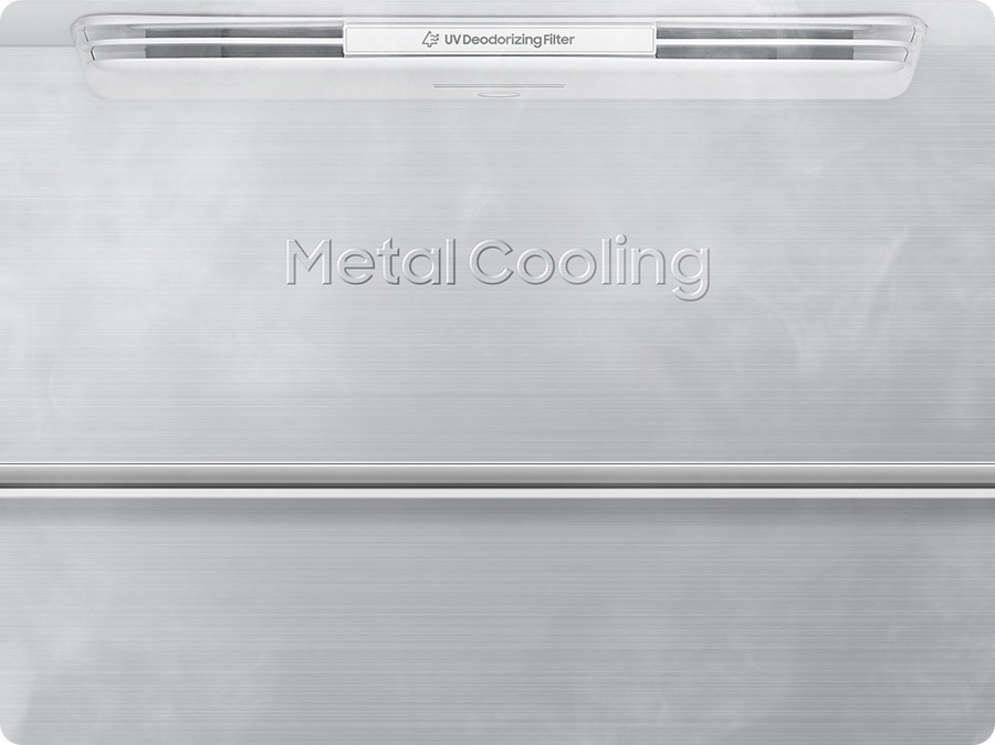 Im Kühlschrankinneren gestanzter Schriftzug Metal Cooling