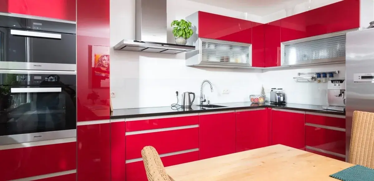 Rote_Küche_aus_der_Ausstellung_von_Meine_Küche_Jeanette_Fehmel