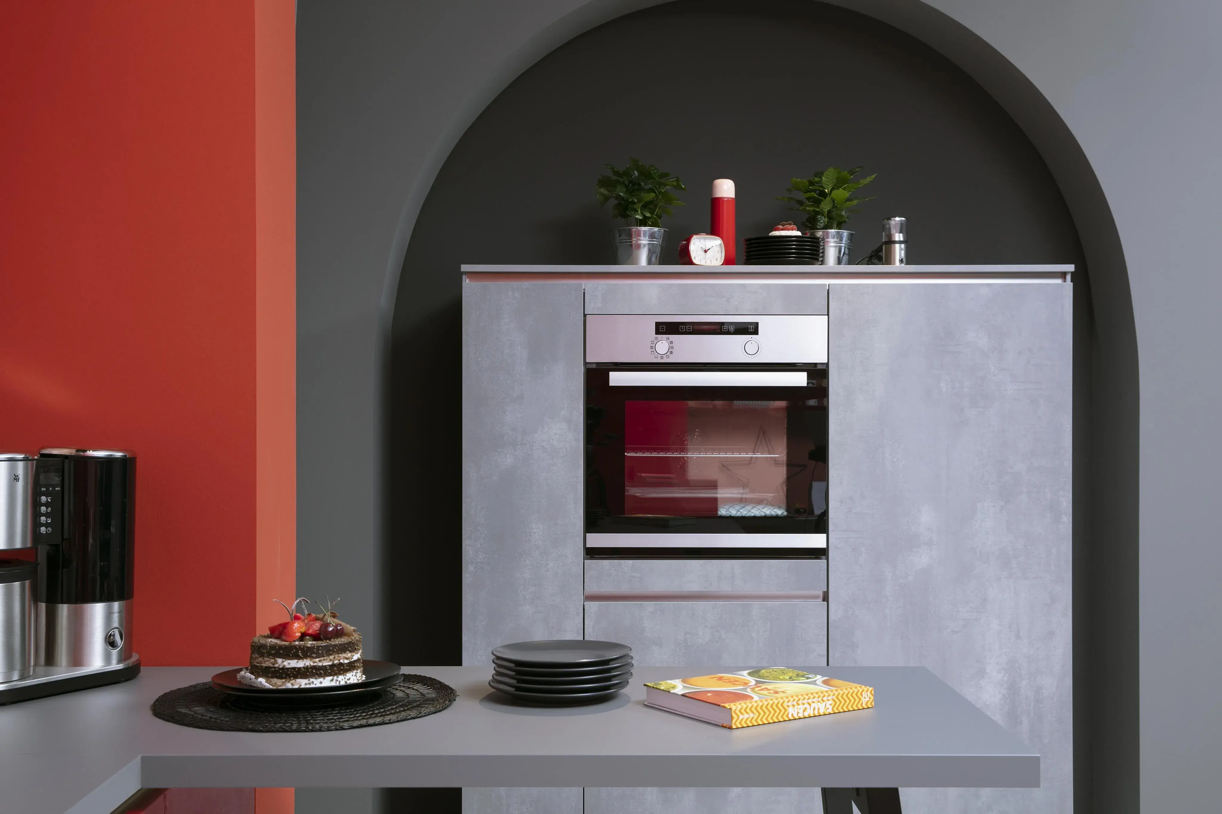 Küche_mit_roter_Wand