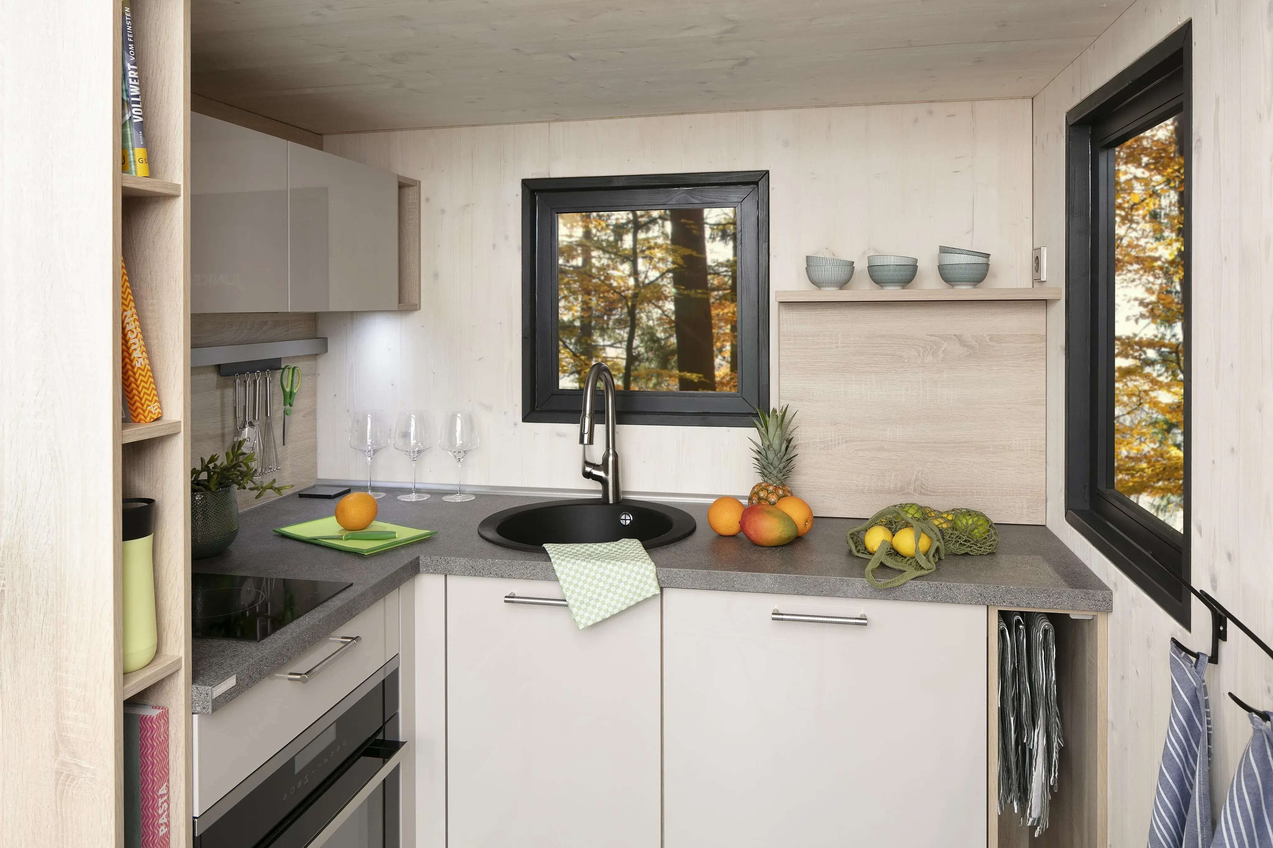 Weiße_moderne_Küche