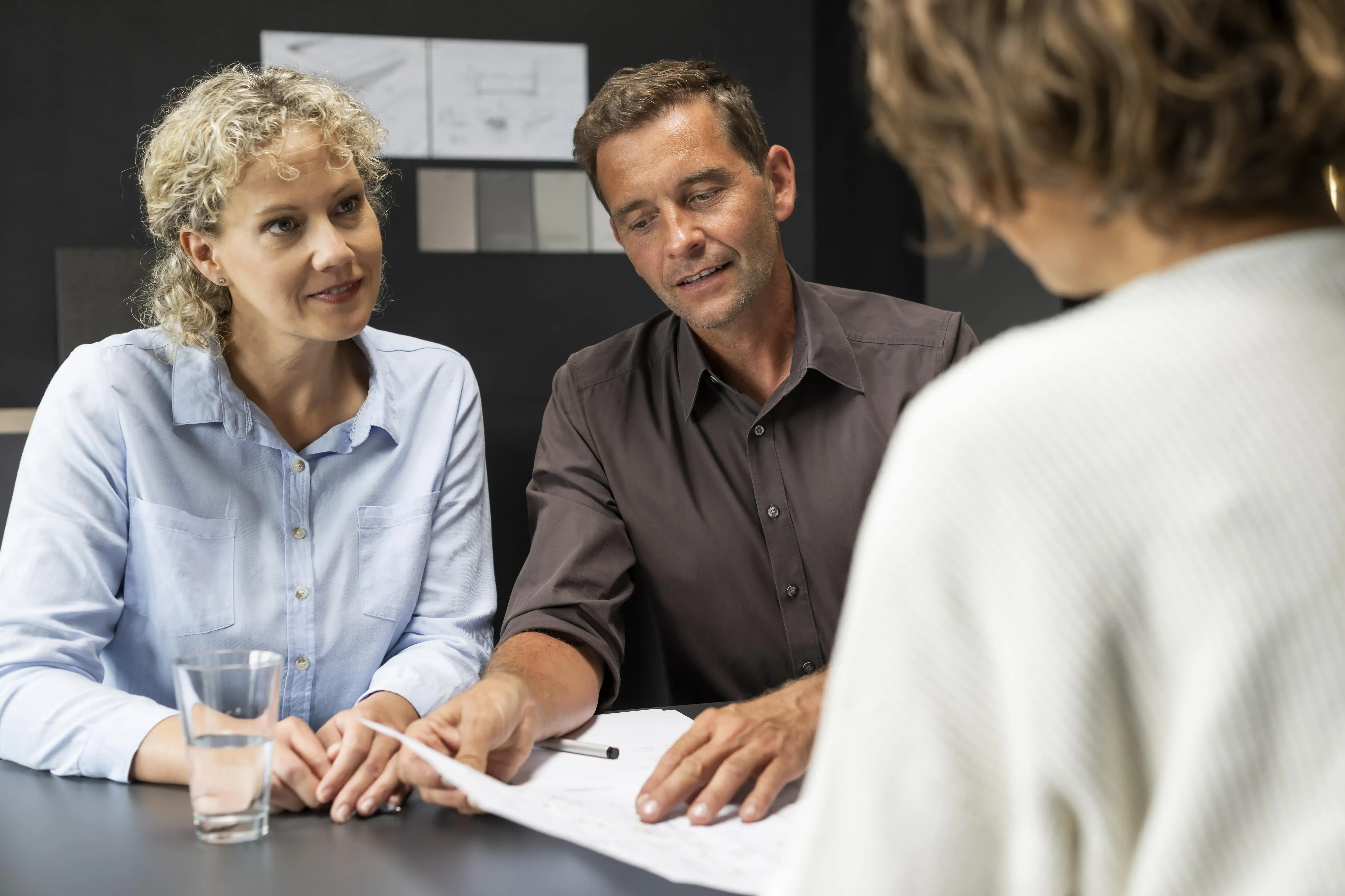 Werbemotiv_Beratung_Mann_und_Frau_Küchenplanung